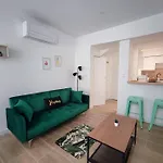 Апартаменты Jardin Entre Cite Et Bastide