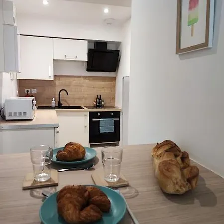 Jardin Entre Cite Et Bastide Apartment