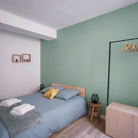 Jardin Entre Cite Et Bastide Apartment *